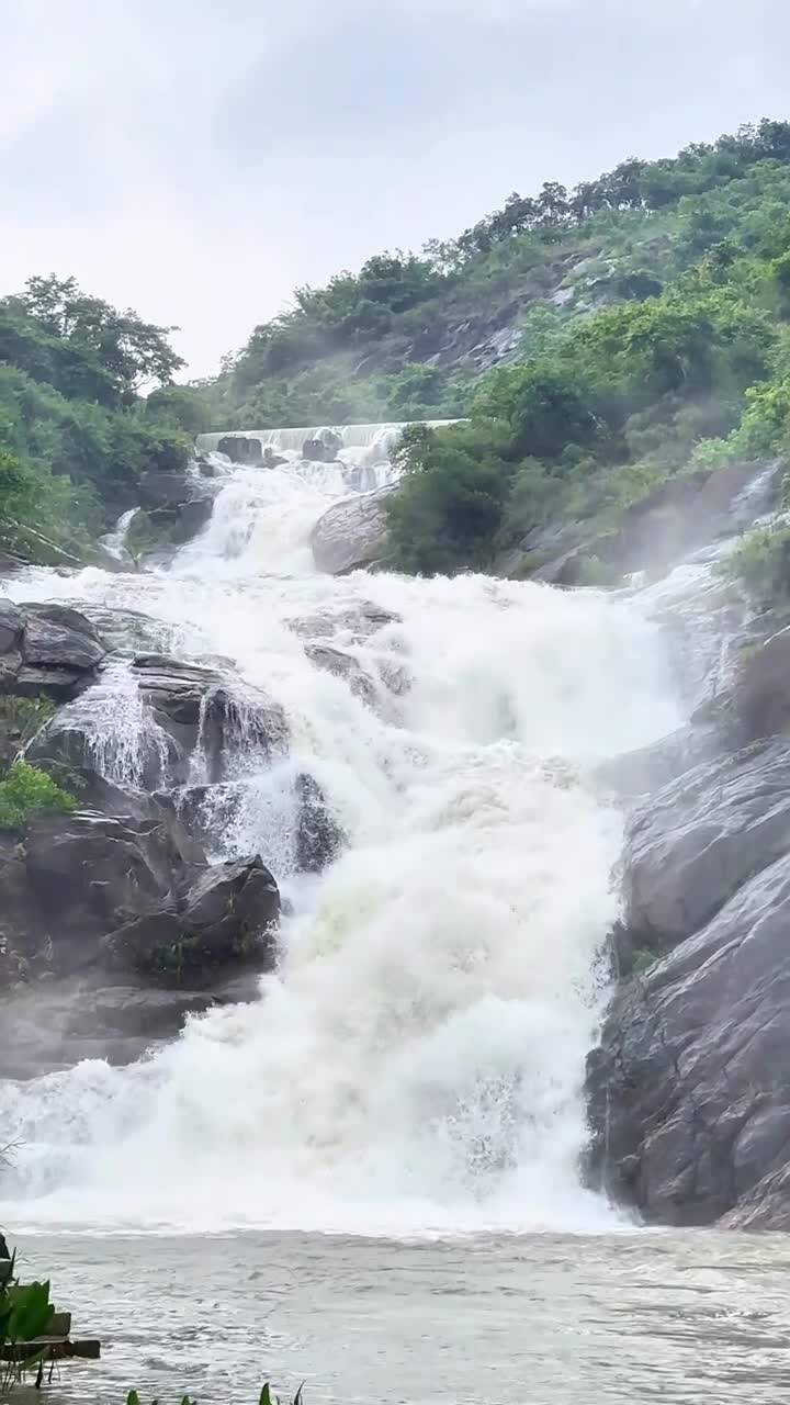 瀑布银河，万缕光辉 烟雨朦胧的汤泉如山水画般美丽邀您游历山水，悦享自然清凉 # 惠州中海汤泉酒店#惠州中海汤泉酒店#自联盟