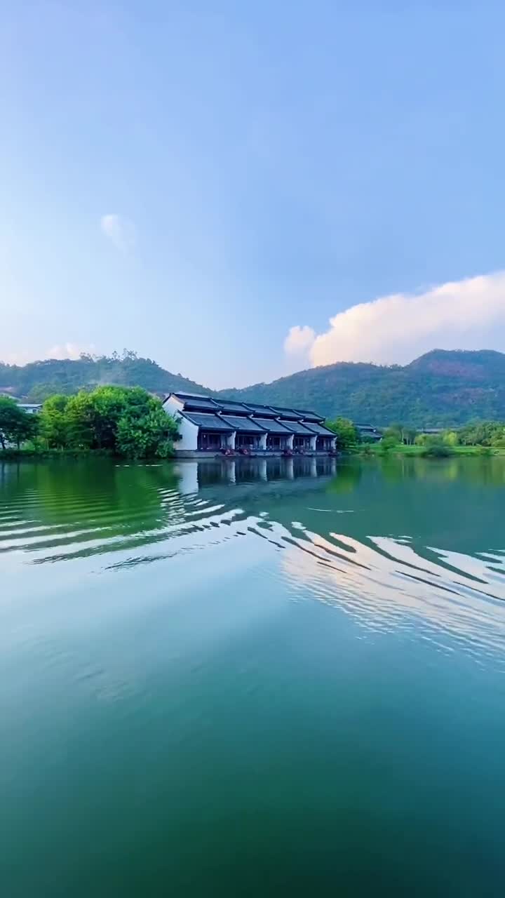 环境优美的汤泉湖畔上煮个茶，泡个温泉，享受一下城市慢生活！#惠州中海汤泉酒店#自联盟